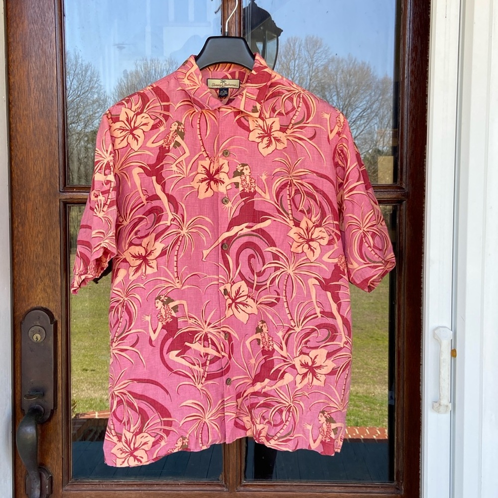 Tommy Bahama 53% silk & 47% linen size‎ Hawaiian shirt. Size M
